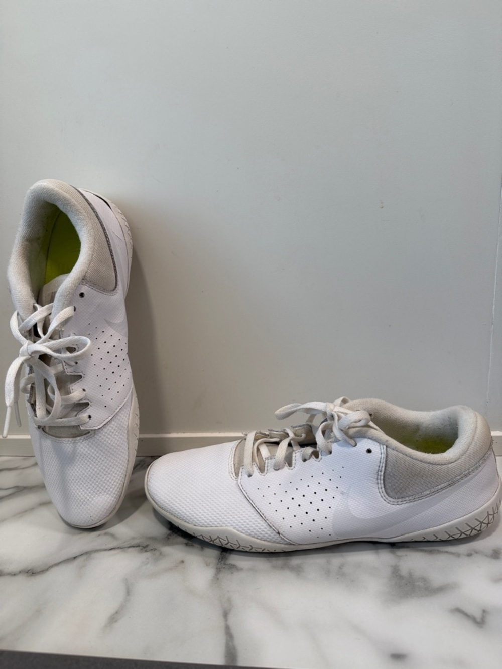 Nike Women's Sideline IV Cheerleading Shoes size 8 T